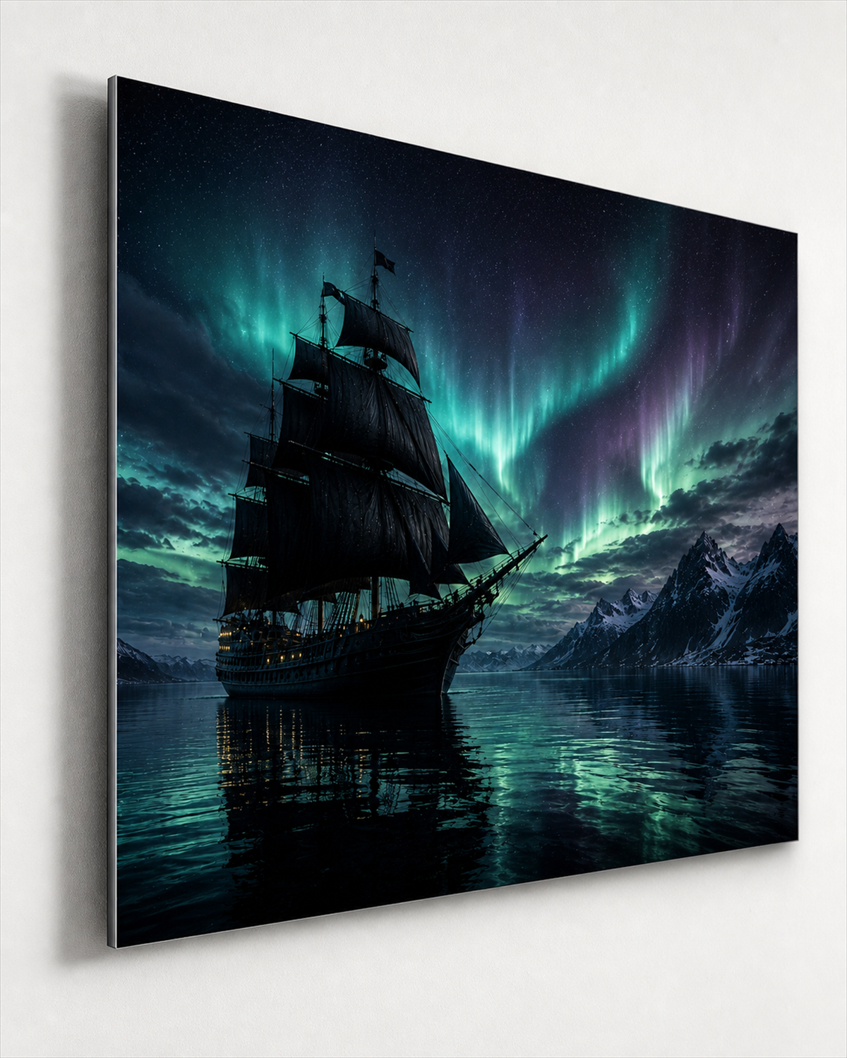 Dunkles Segelschiff unter Nordlicht | Nordisches Alu-Dibond Wandbild